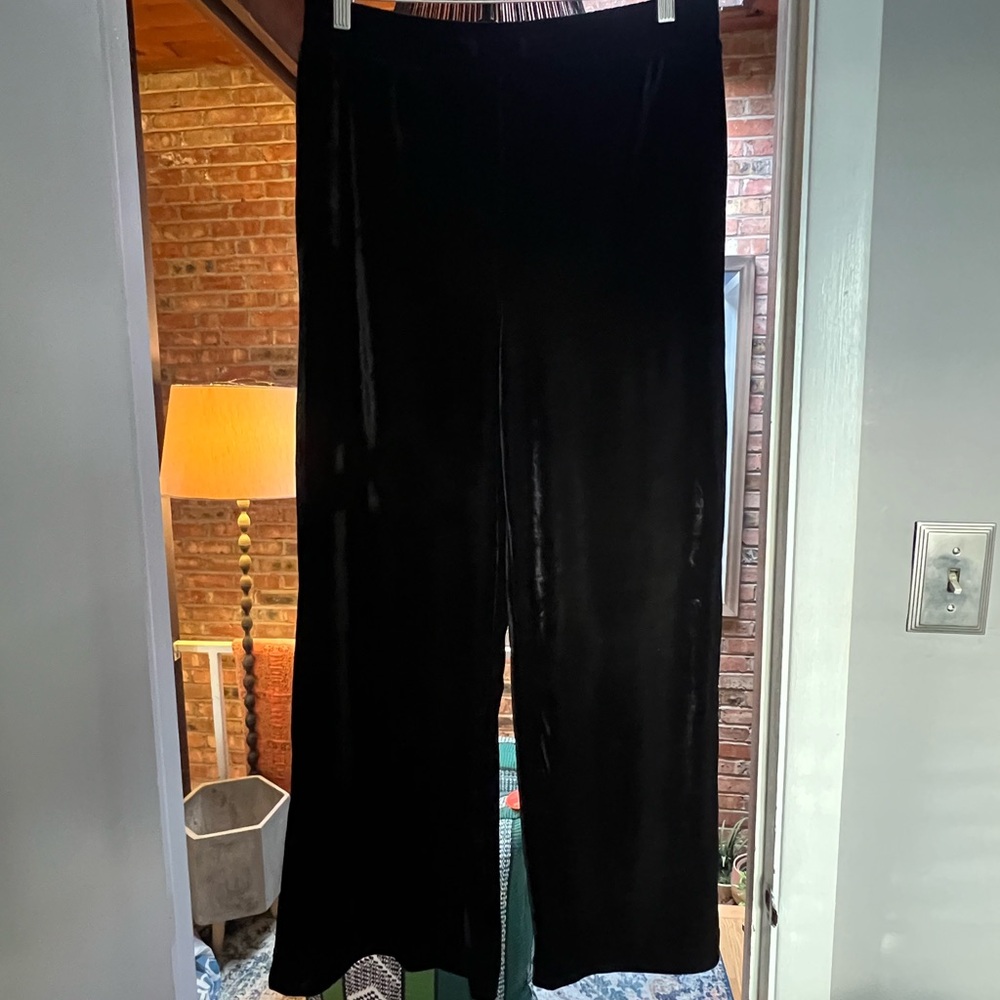 WHO WHAT WEAR Black Velvet Velour Wide Leg Pants. Women’s large.